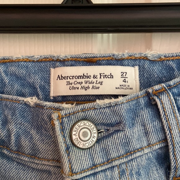 Abercrombie Ultra High Rise Cropped Wide Leg Jeans - Picture 3 of 3